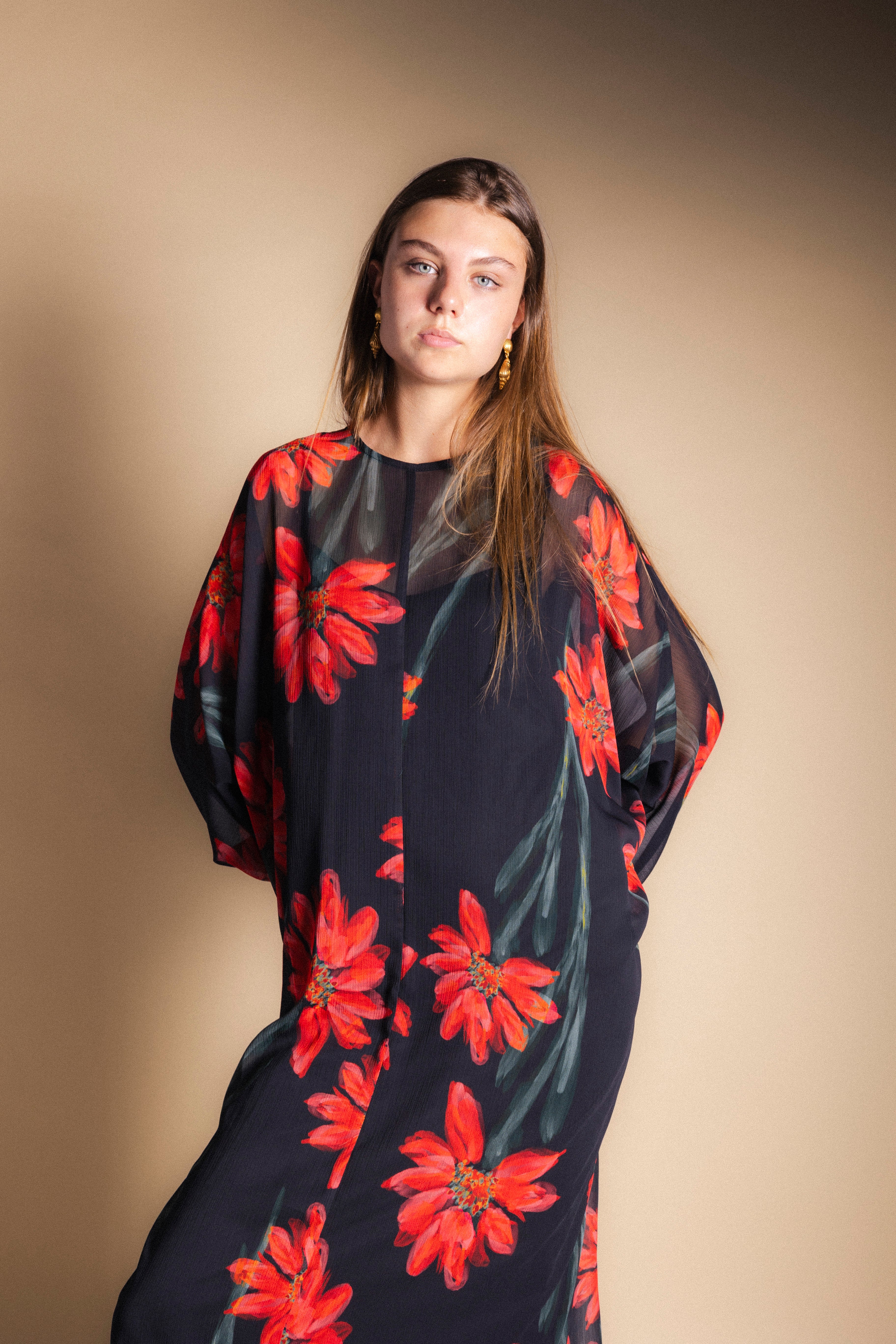 Vestido Batte Negro Flor Con Tallo Vest41-The Nook Store