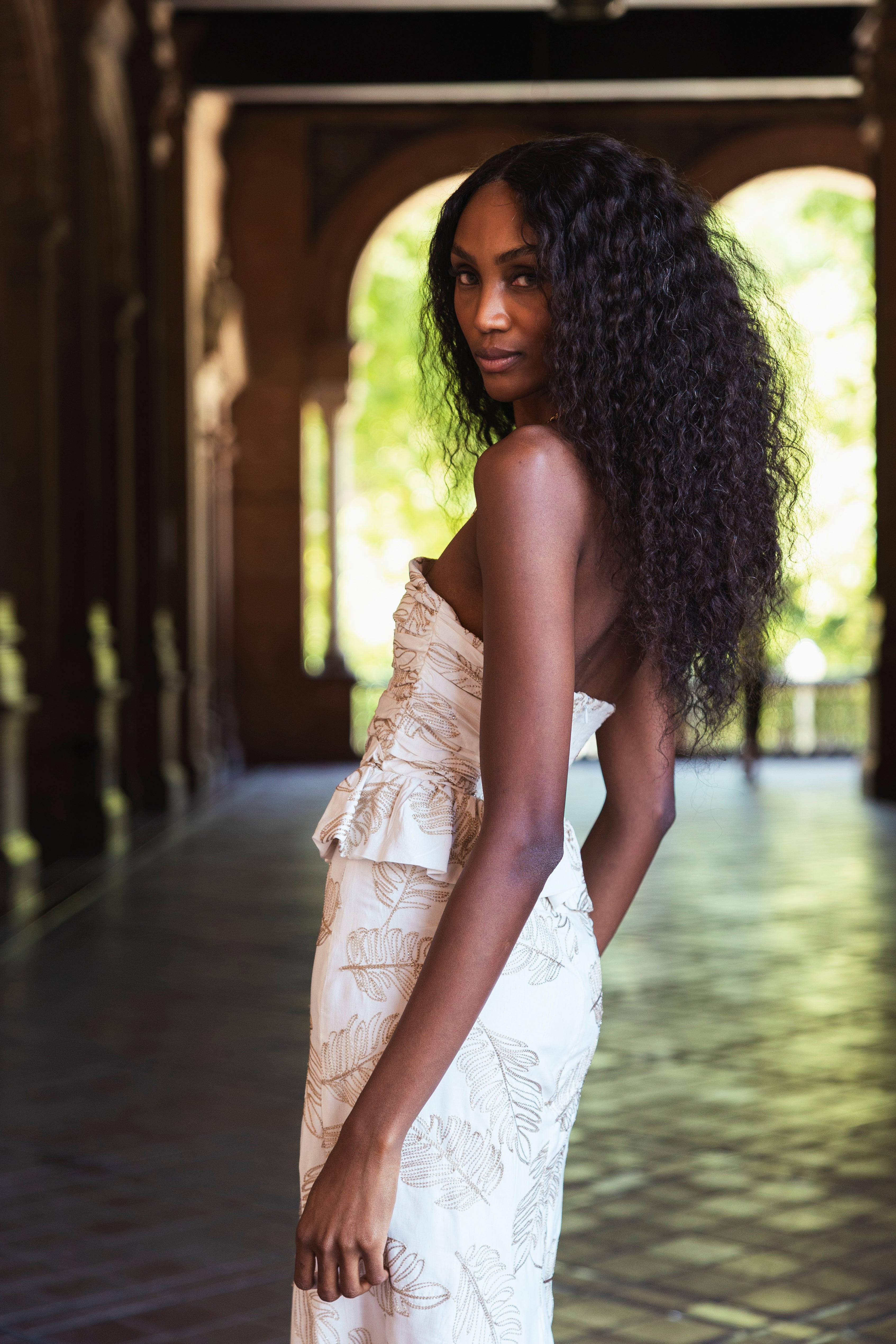 Vestido Flora Blanco Hojas Doradas Vest2-The Nook Store