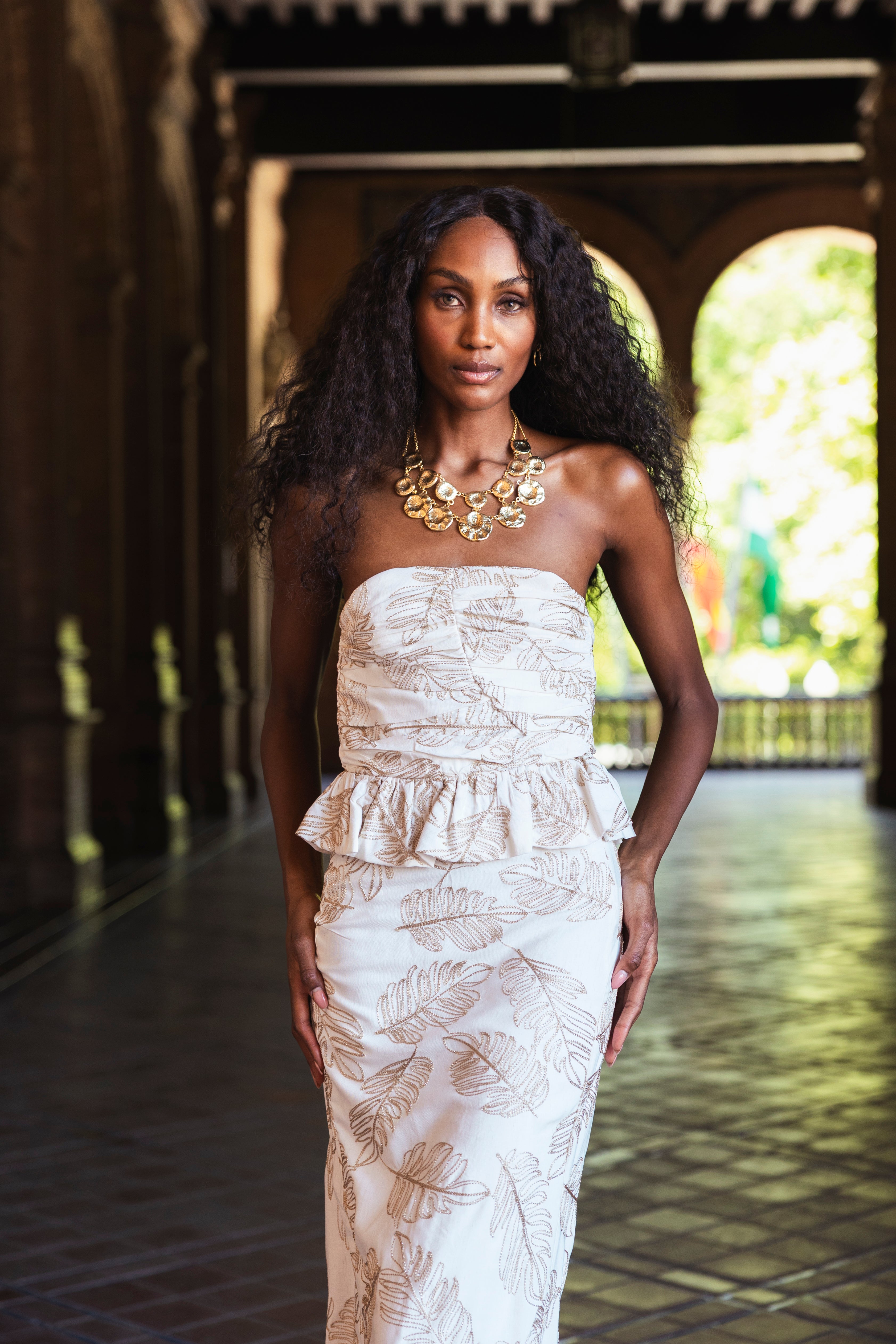Vestido Flora Blanco Hojas Doradas Vest2-The Nook Store
