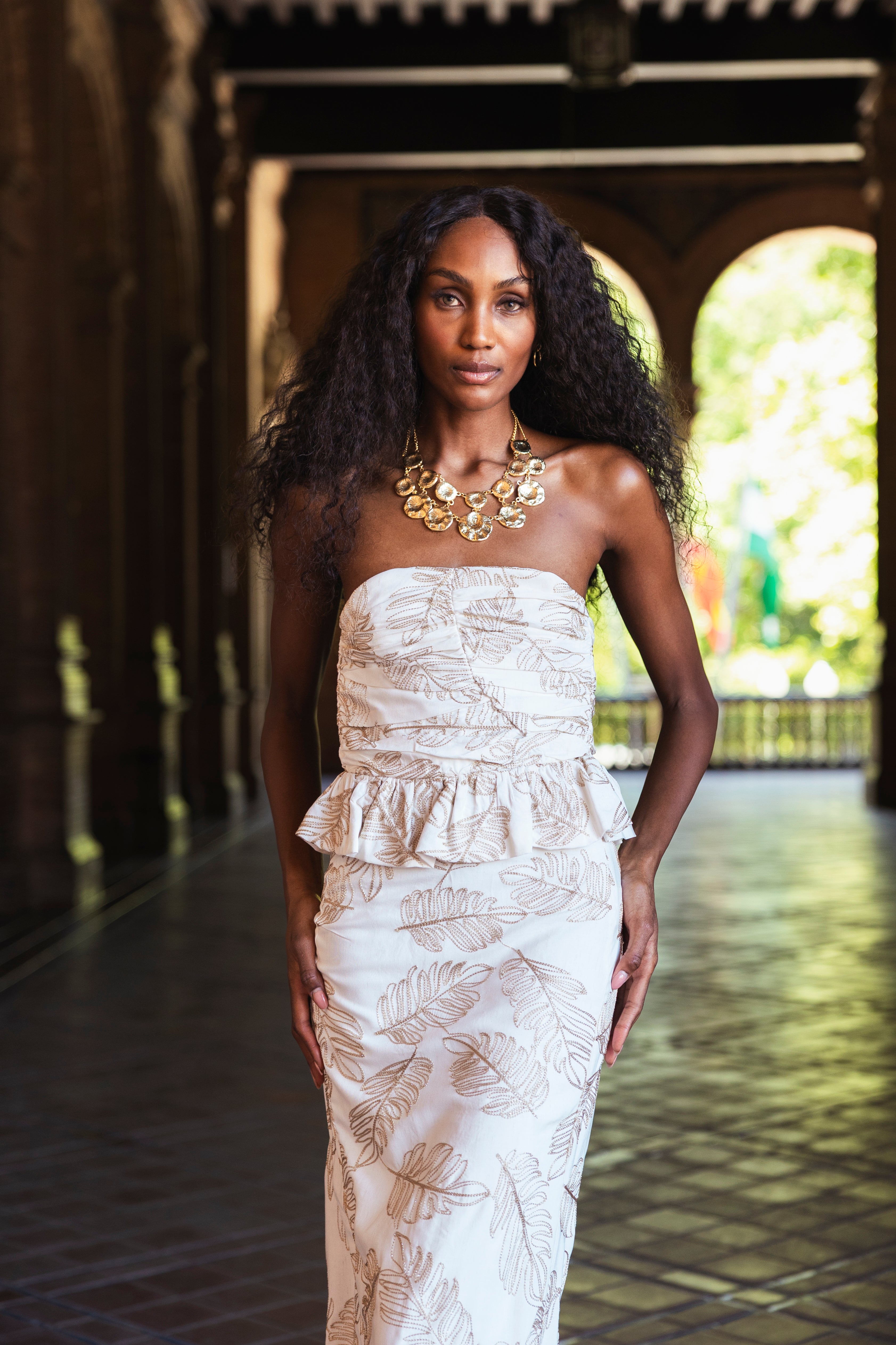 Vestido Flora Blanco Hojas Doradas Vest2-The Nook Store