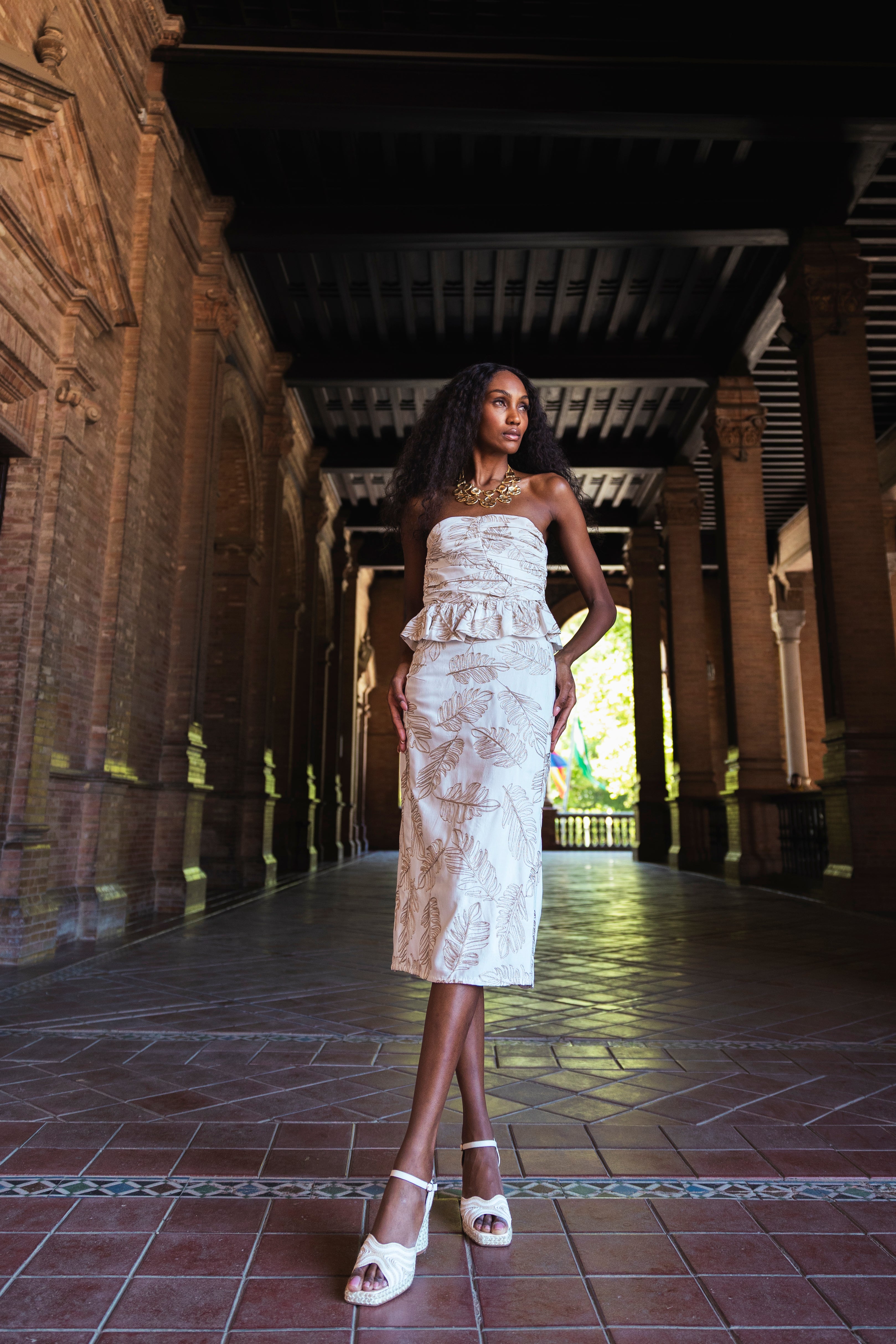 Vestido Flora Blanco Hojas Doradas Vest2-The Nook Store