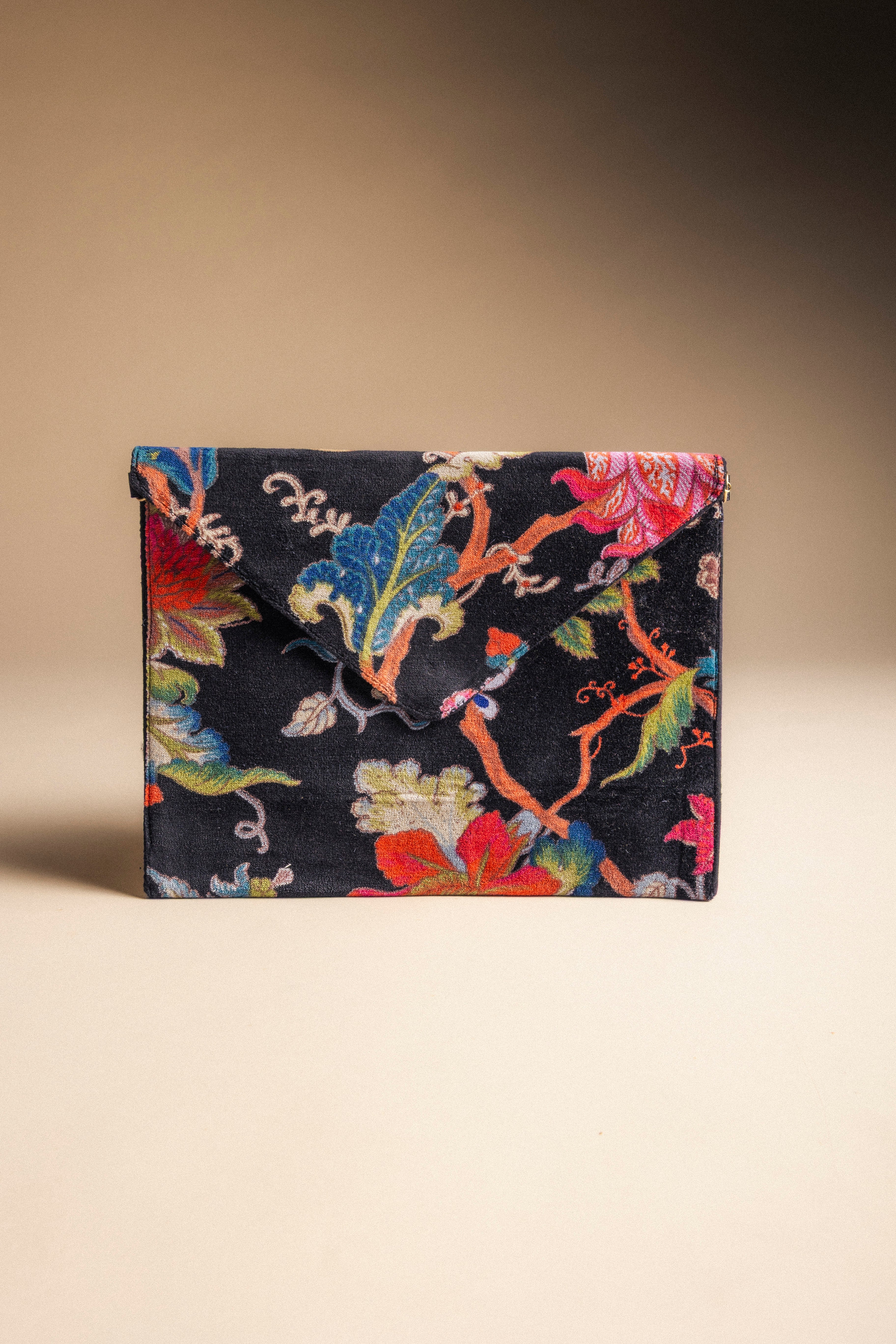 Cartera de Mano 19 Negra Flores-The Nook Store