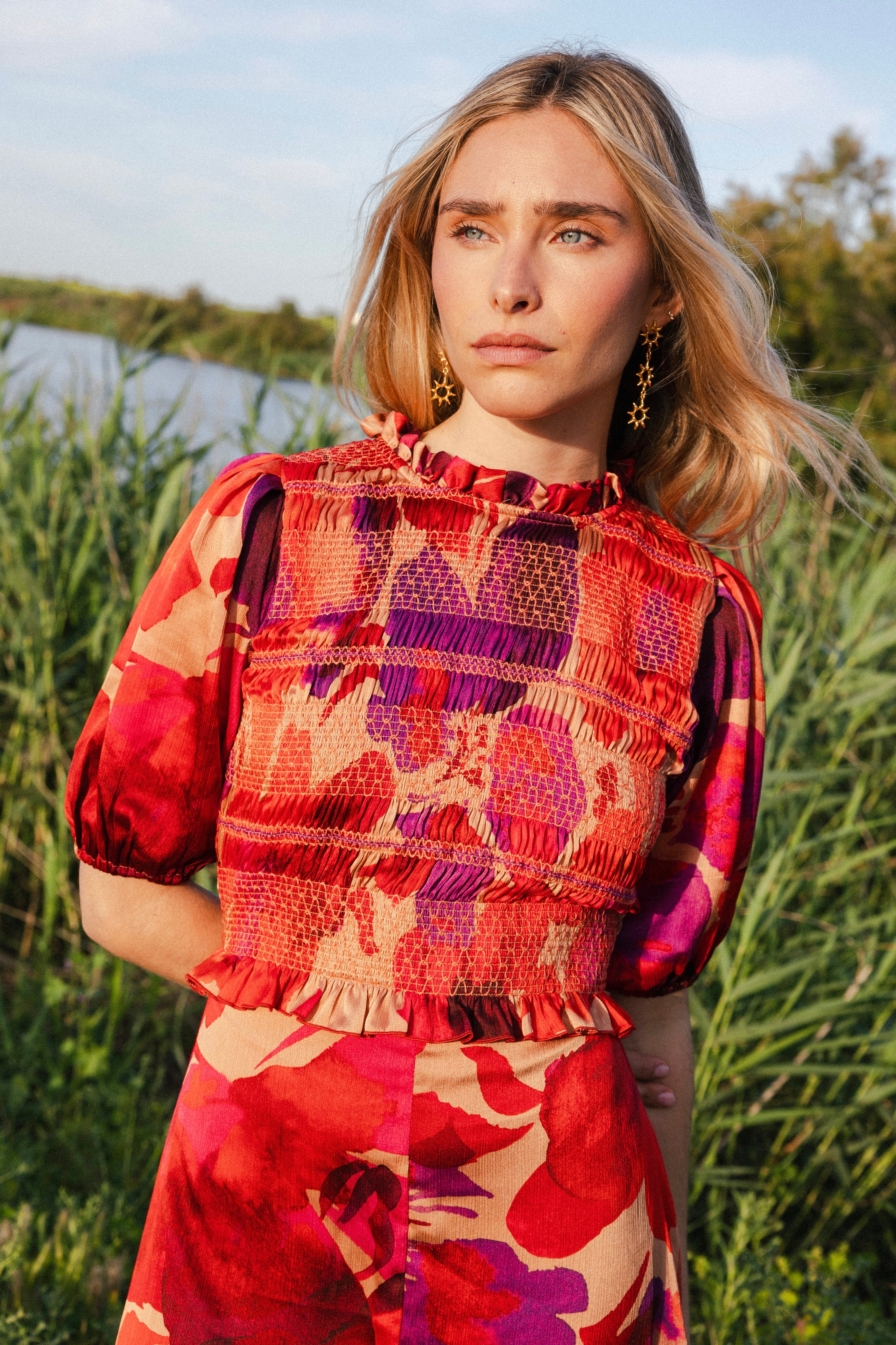 Vestido Lucia Flores Rojas y Moradas Vest18-The Nook Store