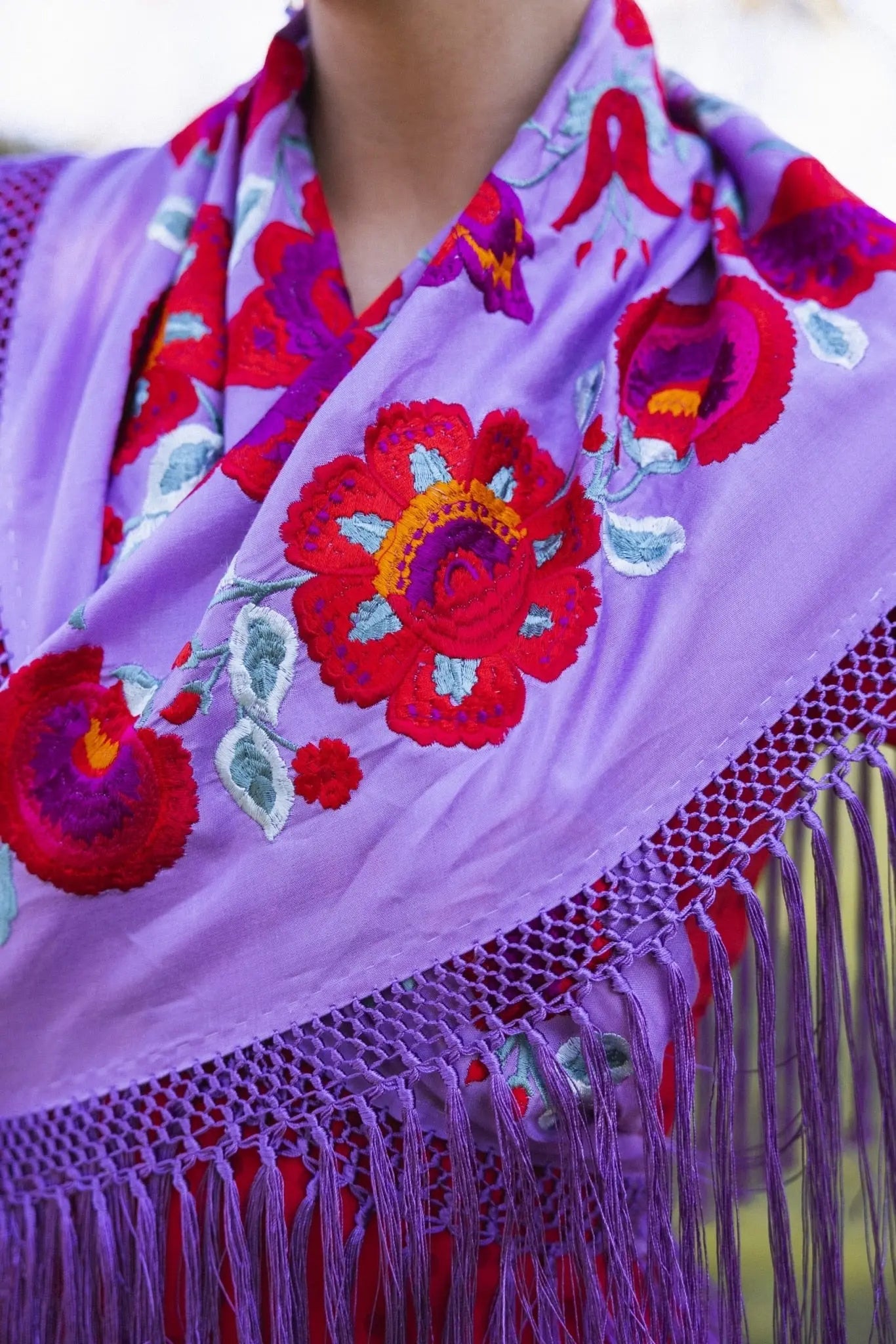 Mantón Niña Blanca Flores Rojas - Lila 1M251-The Nook Store