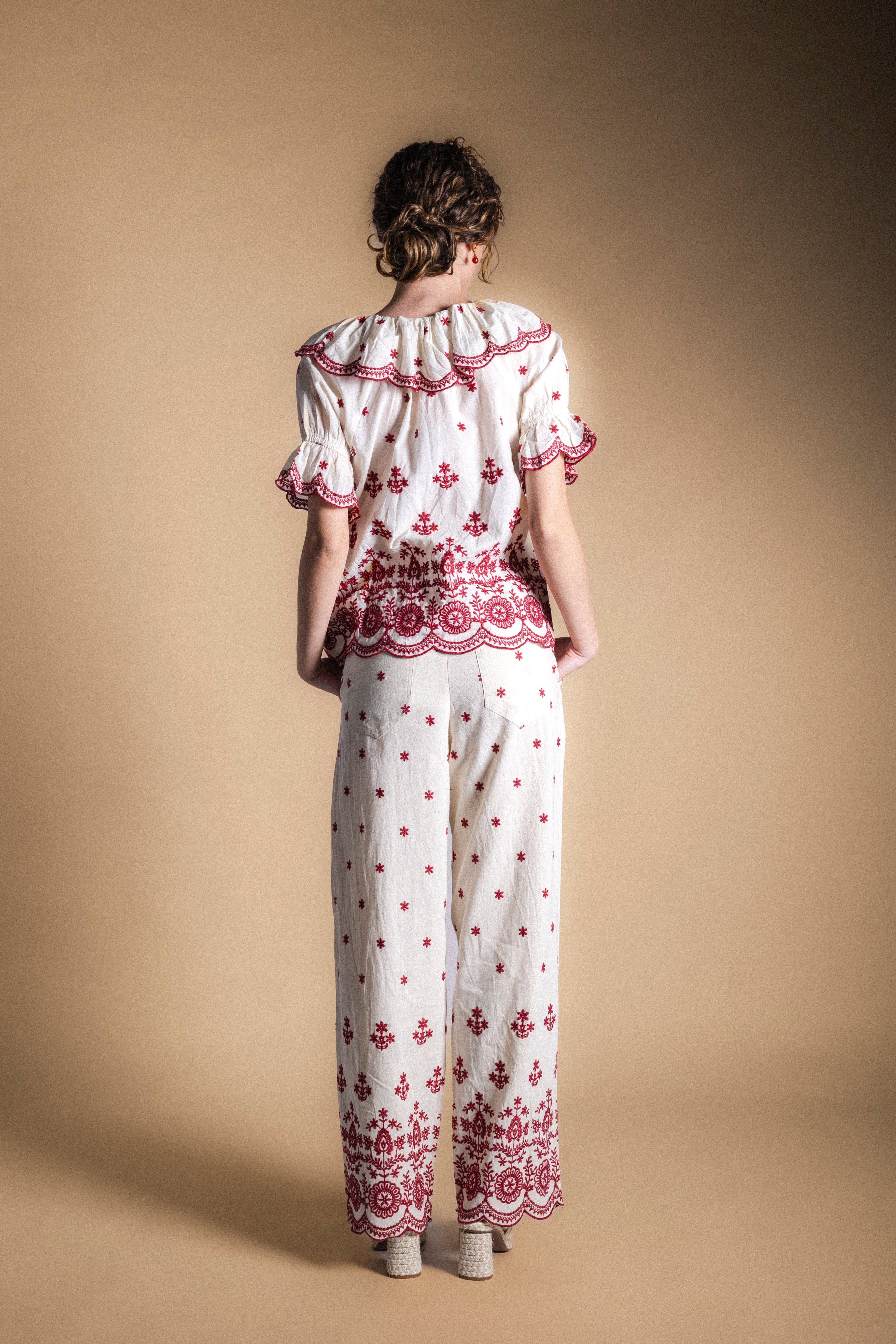 Blusa Zuri Ecru/Wine BLU01-The Nook Store