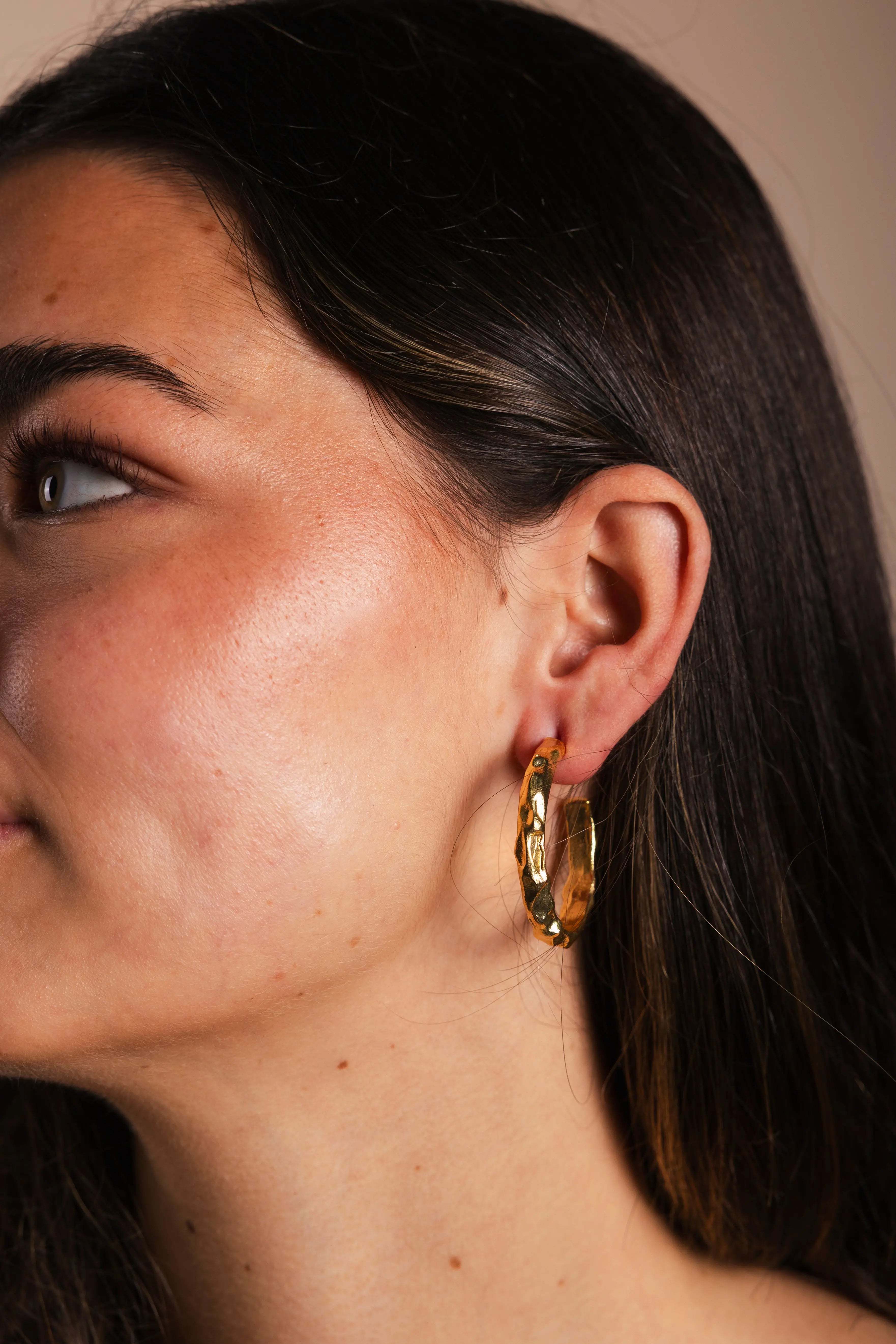 Pendientes Argollas Relieves PEN149 The Nook Store