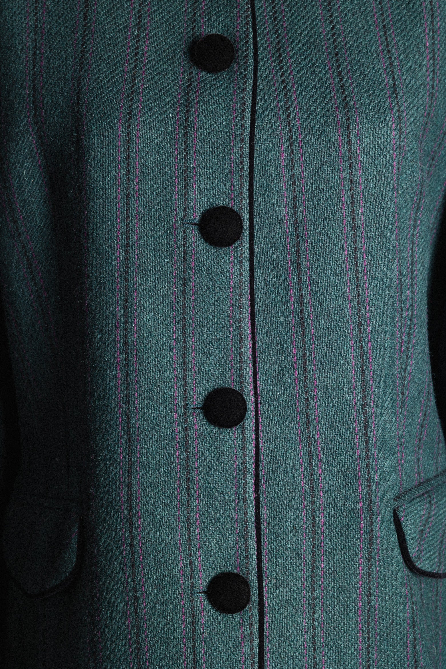 Chaqueta Corinna Larga Verde Rayas Moradas y Negras-The Nook Store