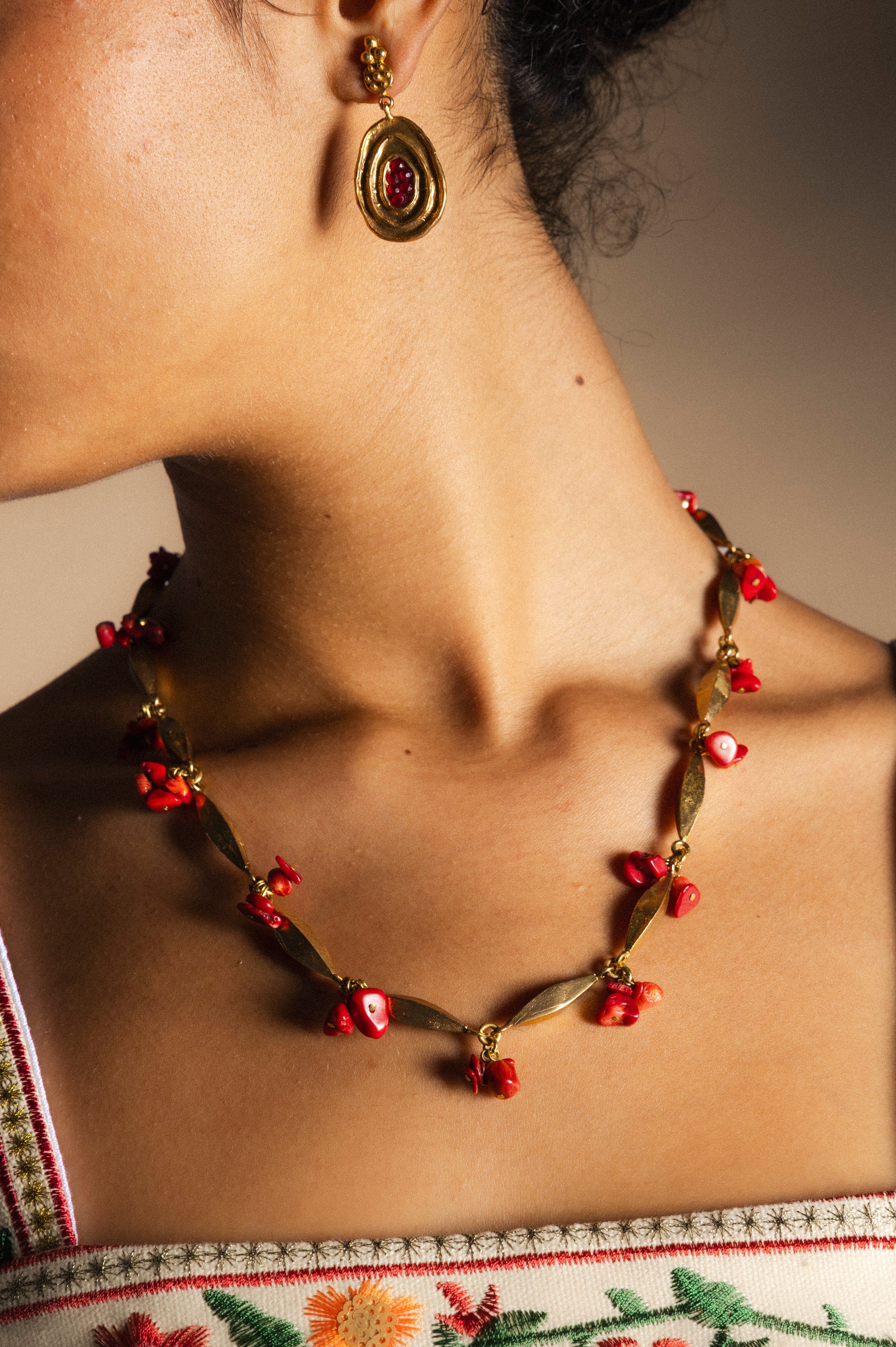 Collar Coral and Gold CO64-The Nook Store