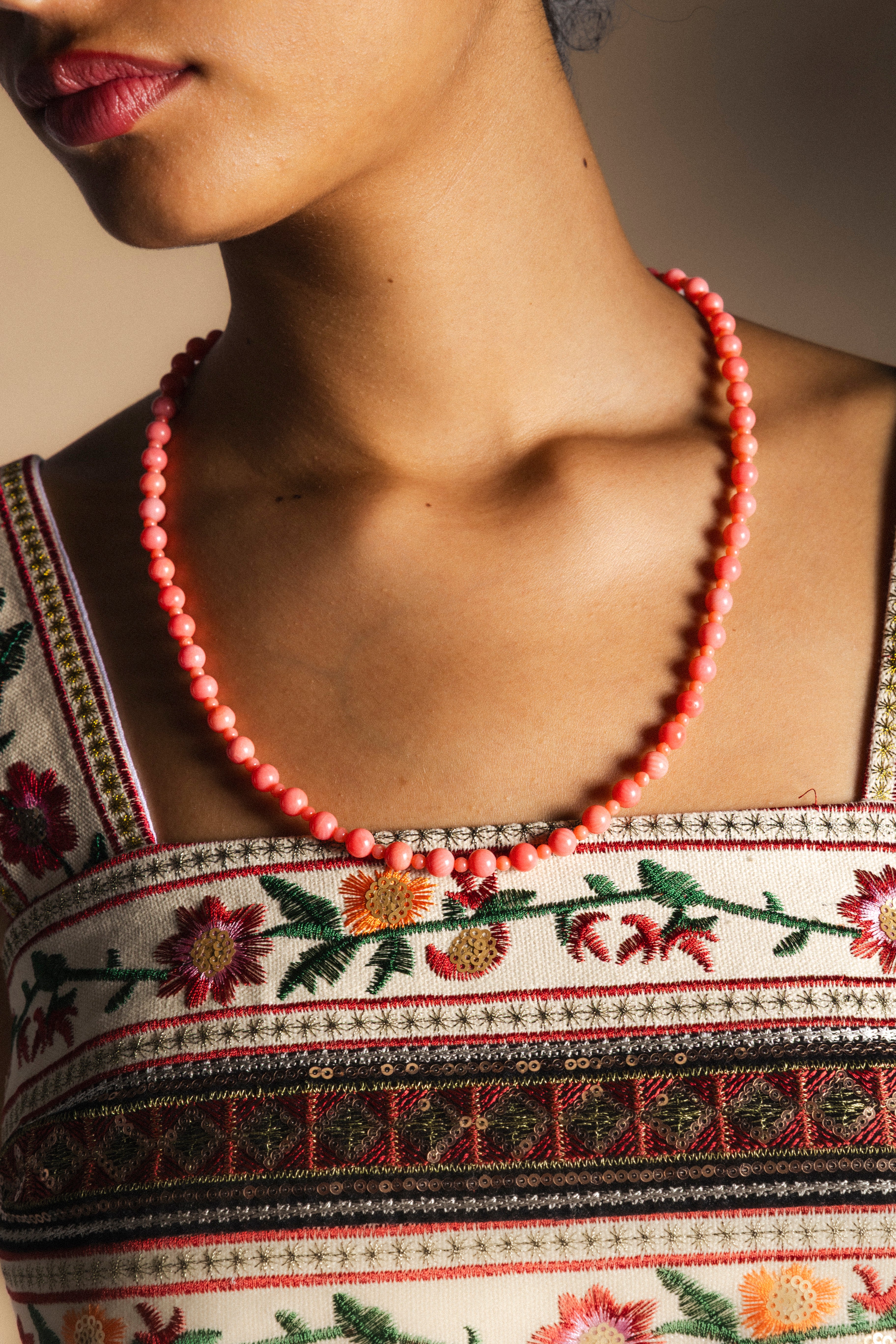 Collar bolitas coral CO96-The Nook Store