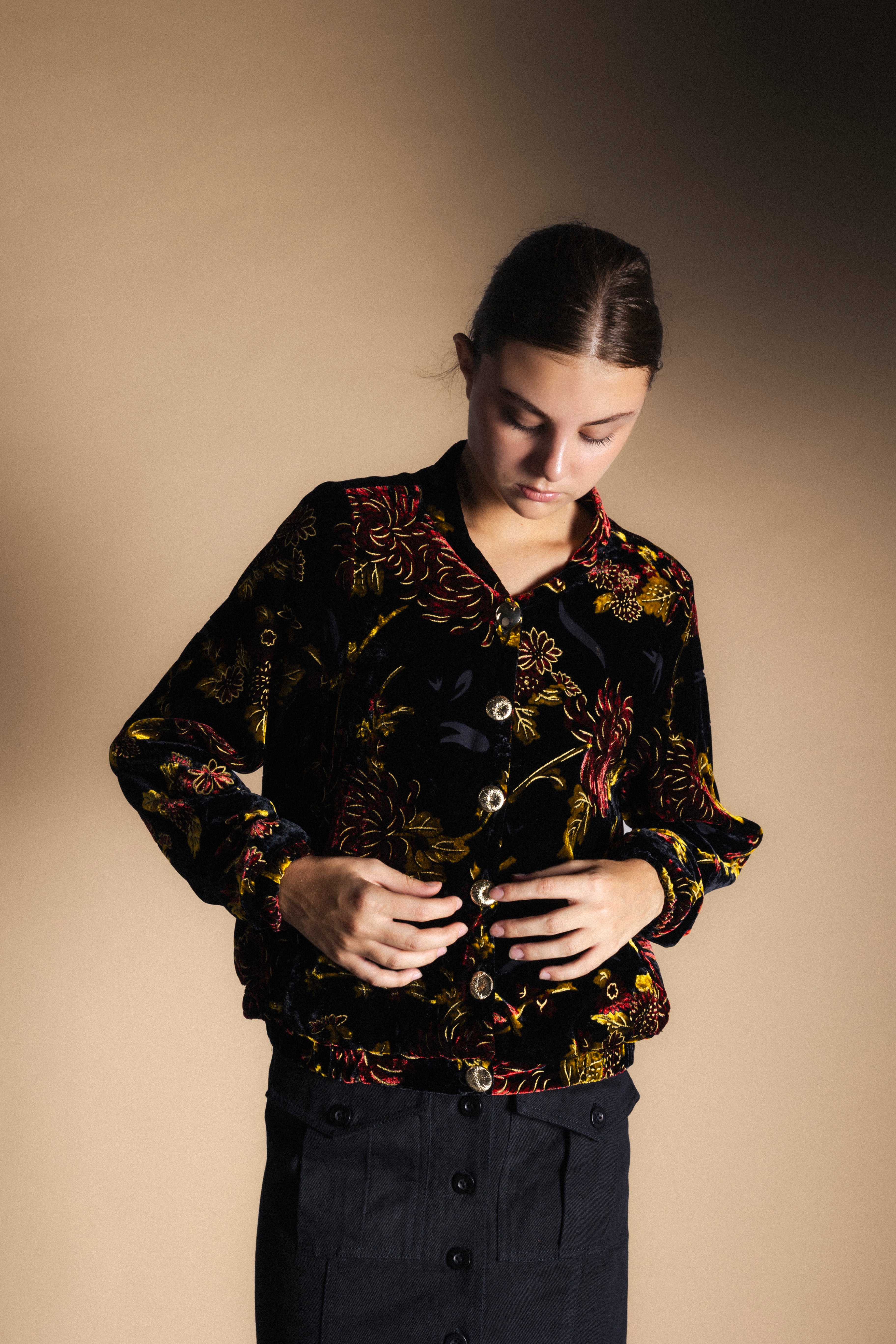 Chaqueta Bomber Velvet Black Flowers-The Nook Store