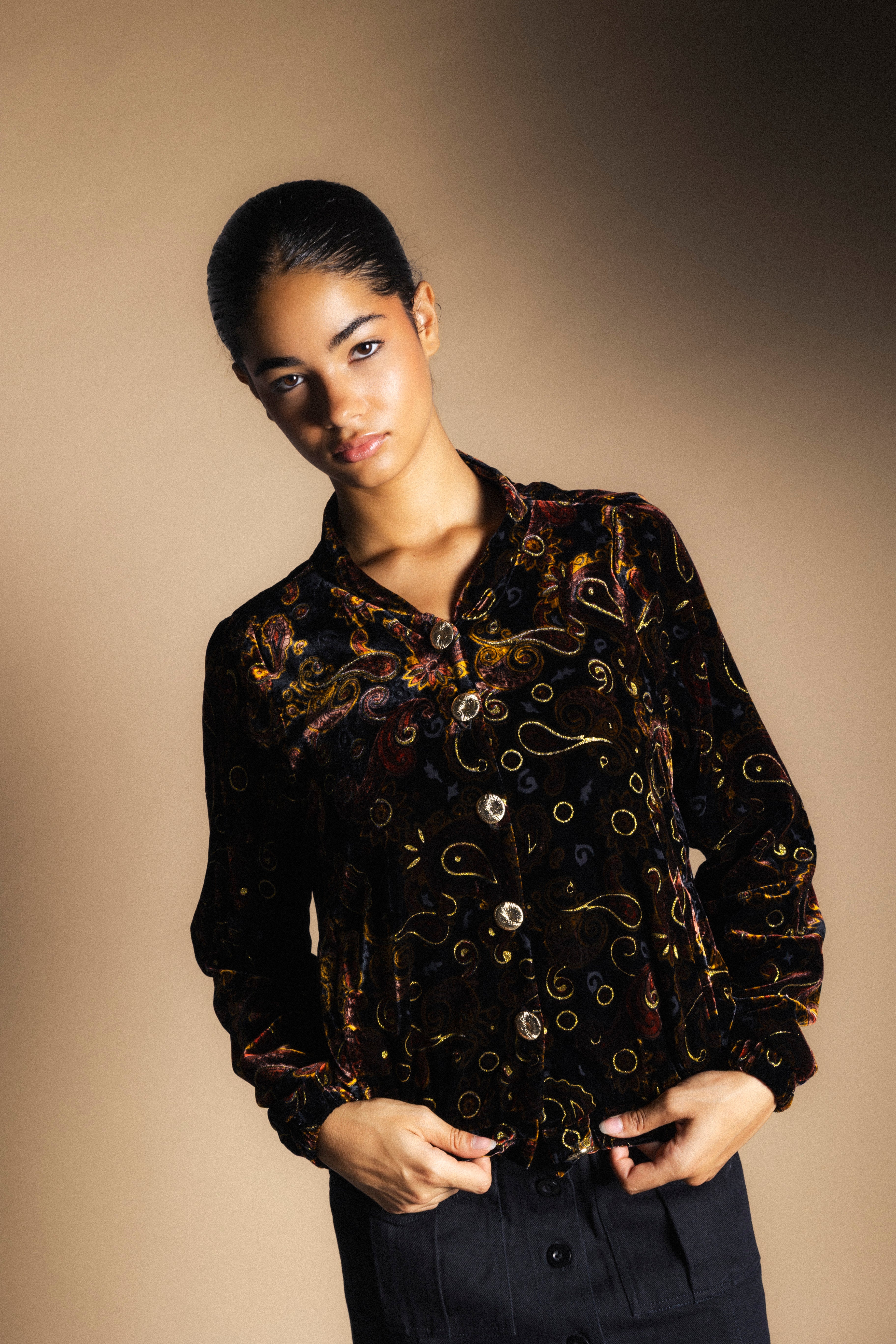 Chaqueta Bomber Velvet Negro Flores-The Nook Store