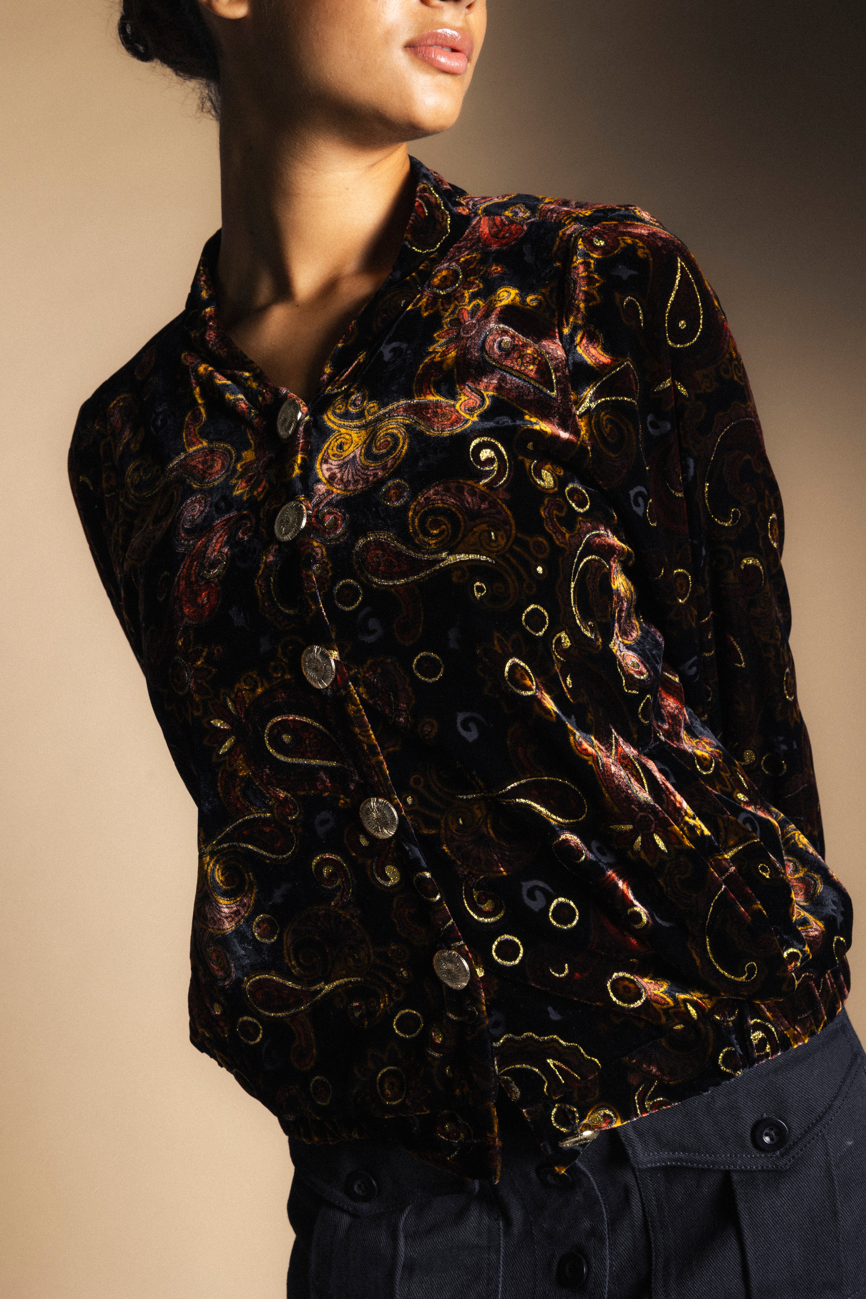 Chaqueta Bomber Velvet Negro Flores-The Nook Store