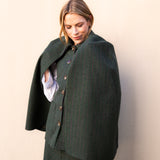 Chaleco con Capa Carlota Verde Kaki Rayas Malvas CAP01