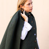 Chaleco con Capa Carlota Verde Kaki Rayas Malvas CAP01