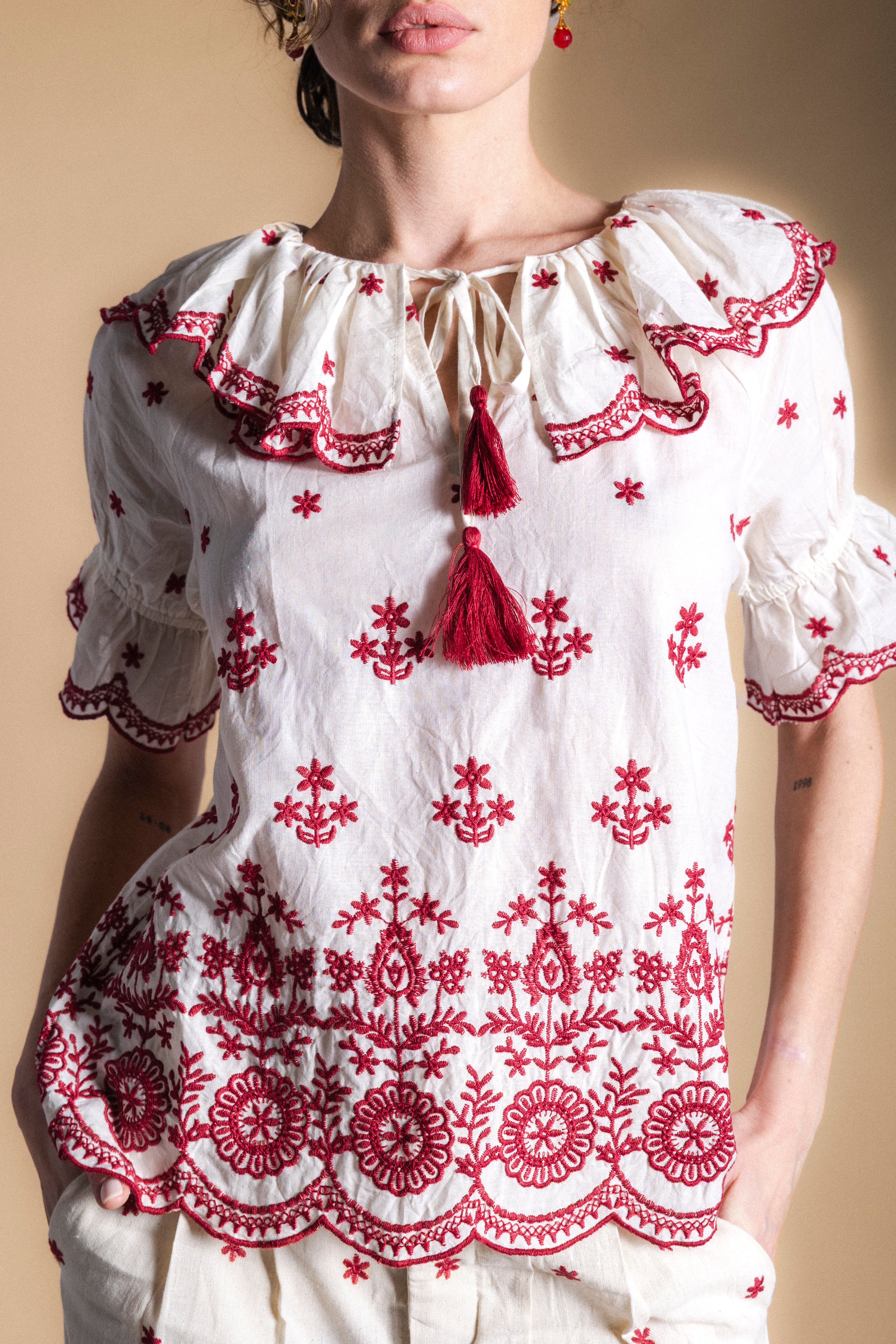 Blusa Zuri Ecru/Wine BLU01-The Nook Store