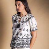 Blusa Zuri Ecru/Black BLU02-The Nook Store