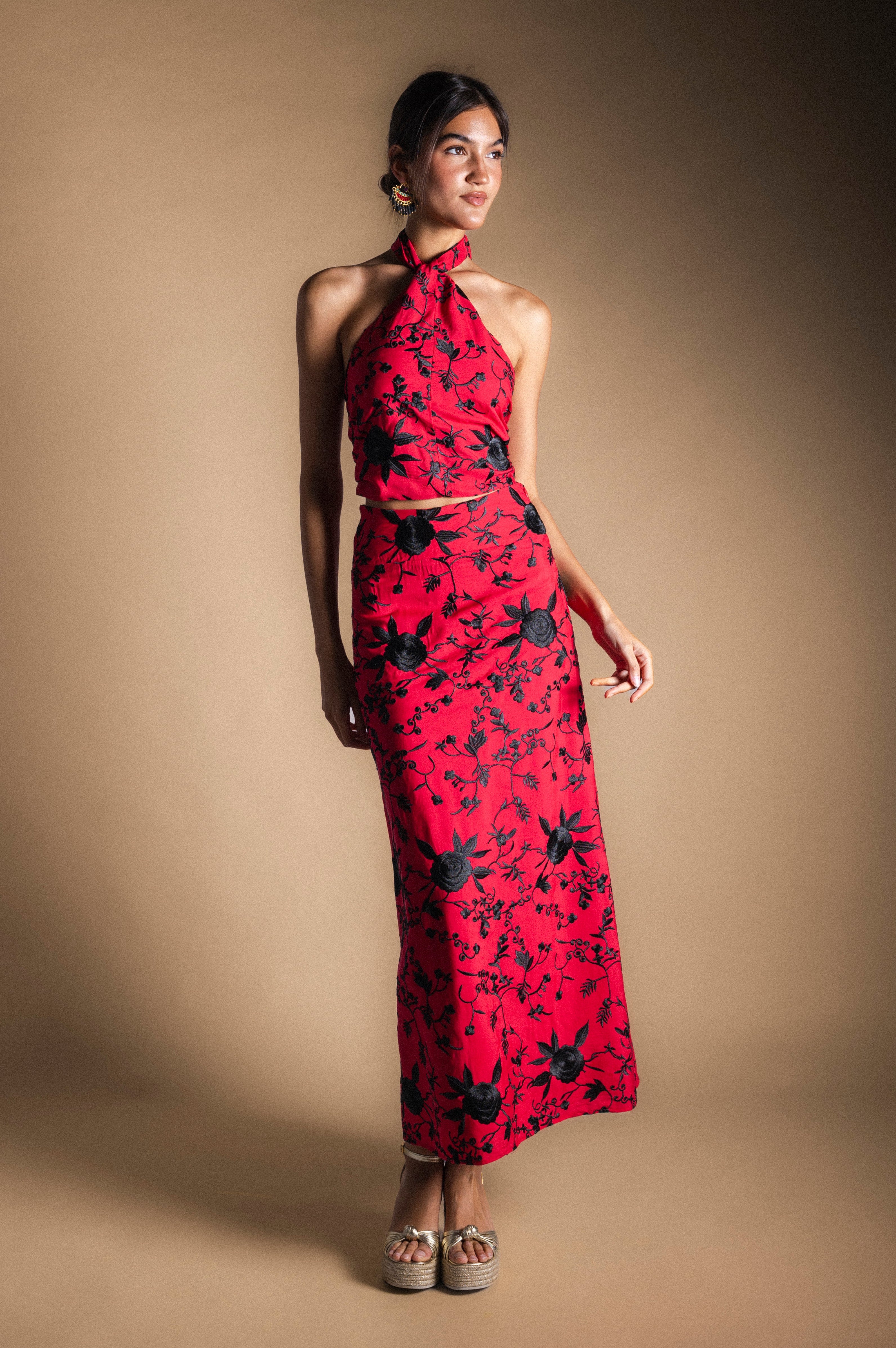 Top Vera Rojo Flores Negras TOP01-The Nook Store