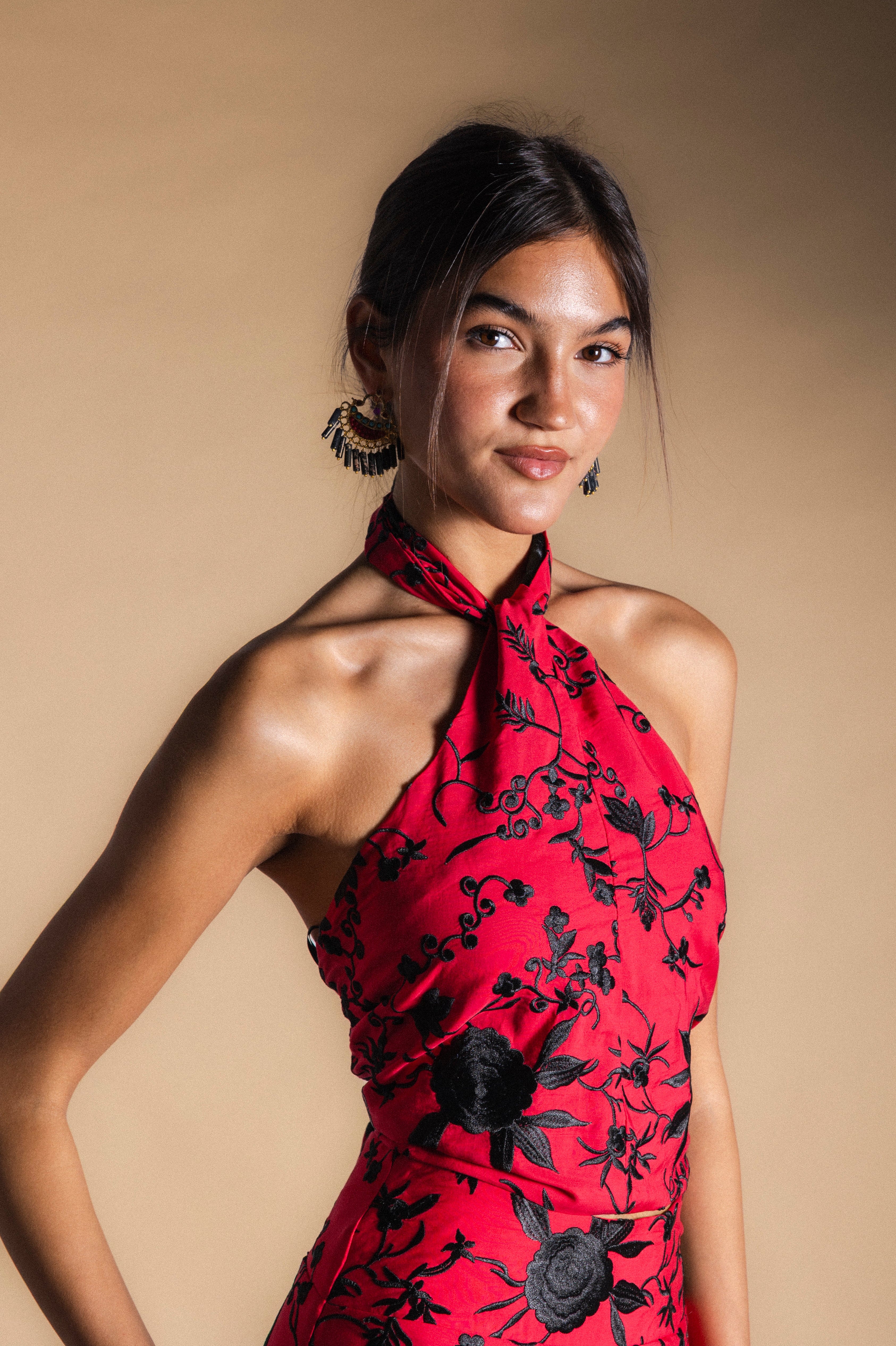 Top Vera Rojo Flores Negras TOP01-The Nook Store
