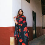 Vestido Con Capa Fiona Negro Flor Con Tallo Vest11-The Nook Store