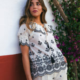 Blusa Zuri Ecru/Black BLU02-The Nook Store