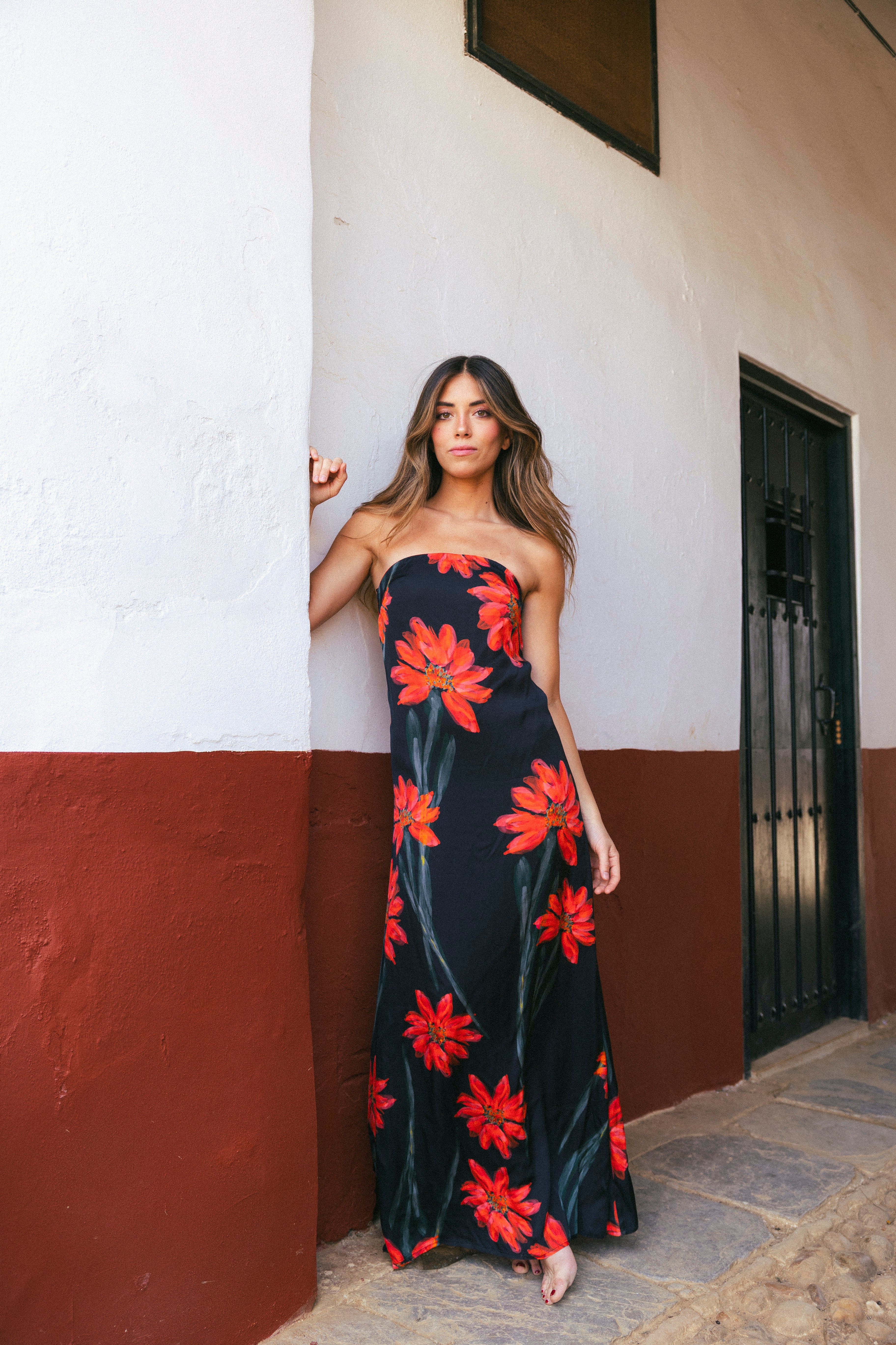 Vestido Con Capa Fiona Negro Flor Con Tallo Vest11-The Nook Store
