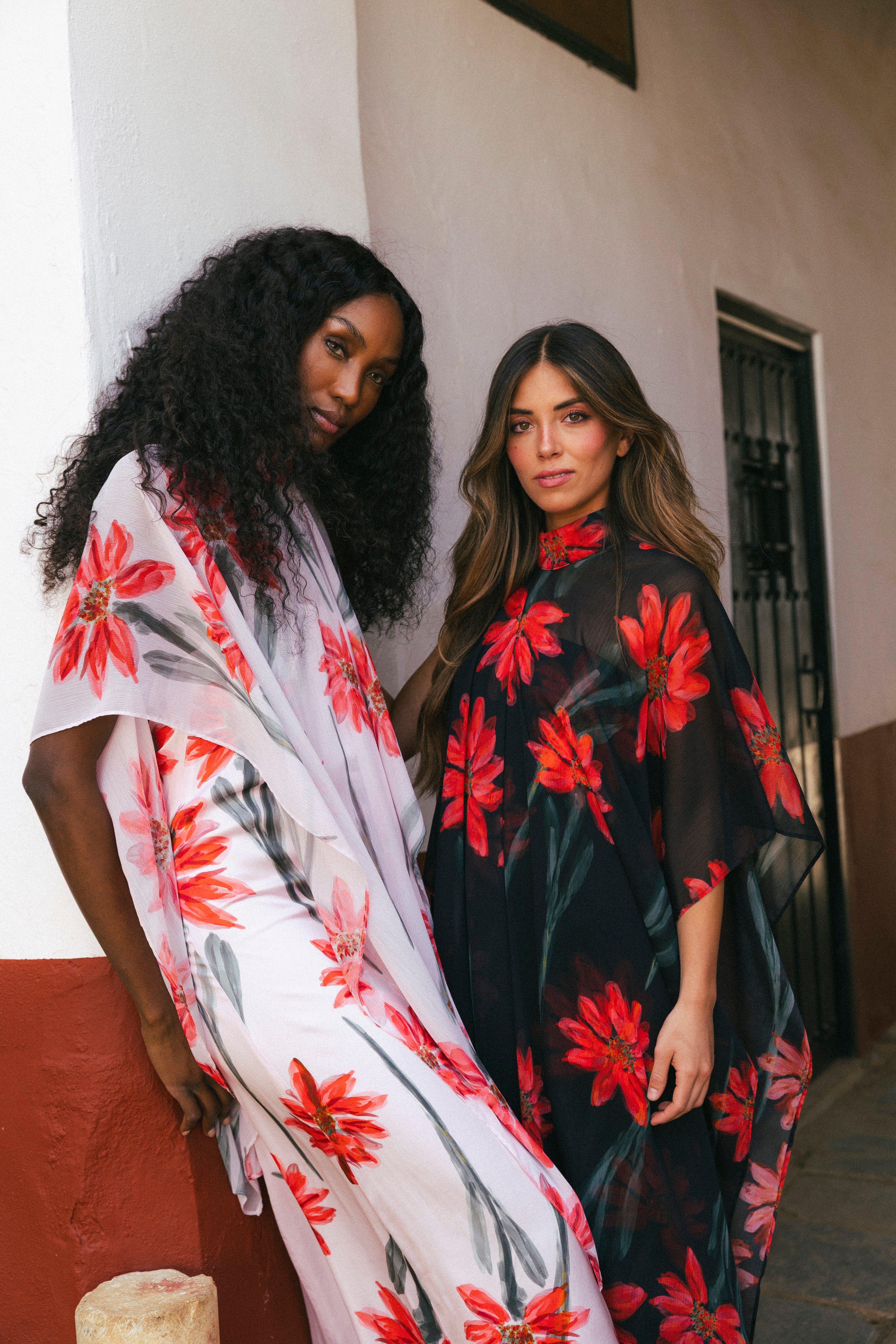 Vestido Con Capa Fiona Crudo Flor Con Tallo Vest12-The Nook Store