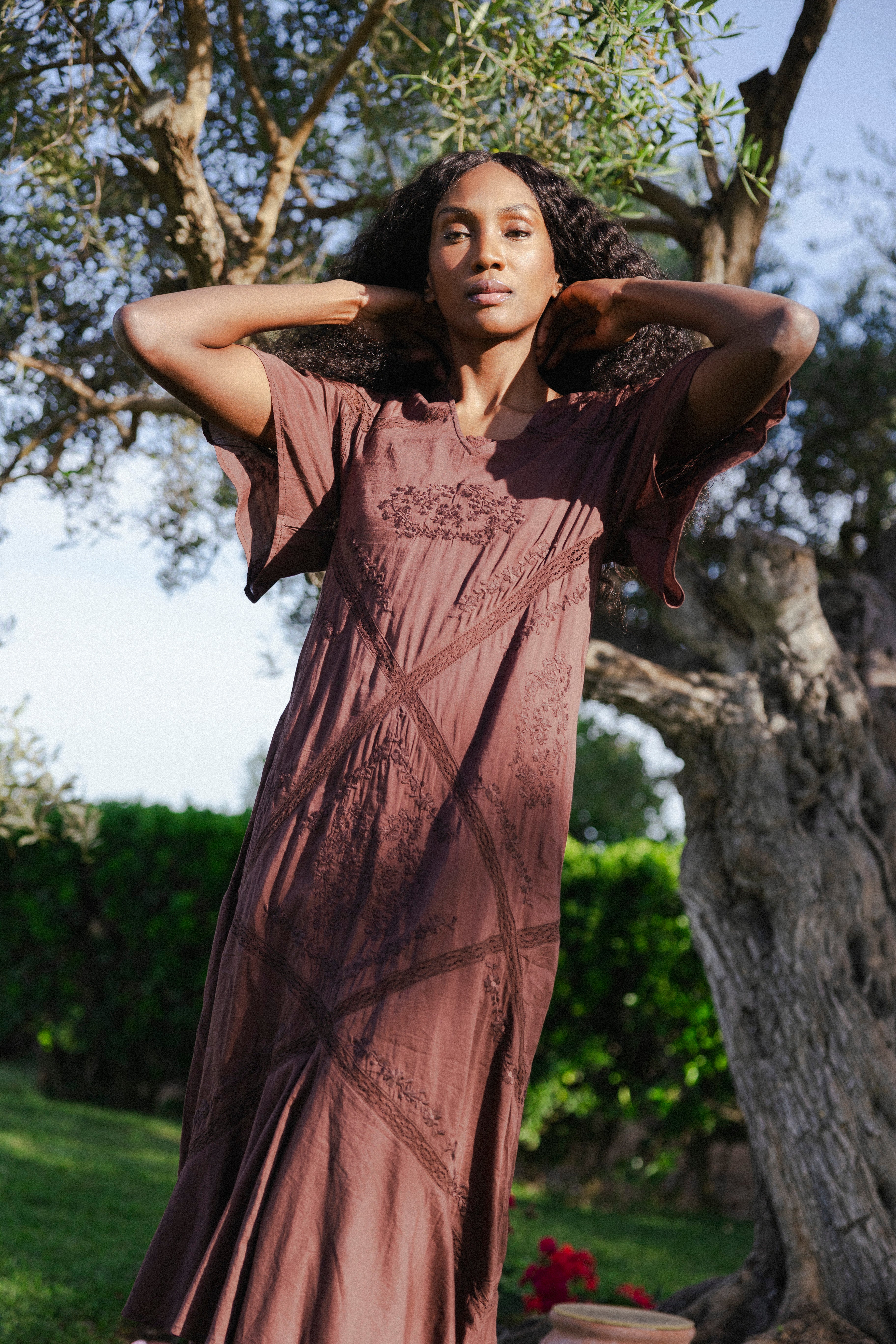 Vestido Savinne Bordado Marrón-The Nook Store