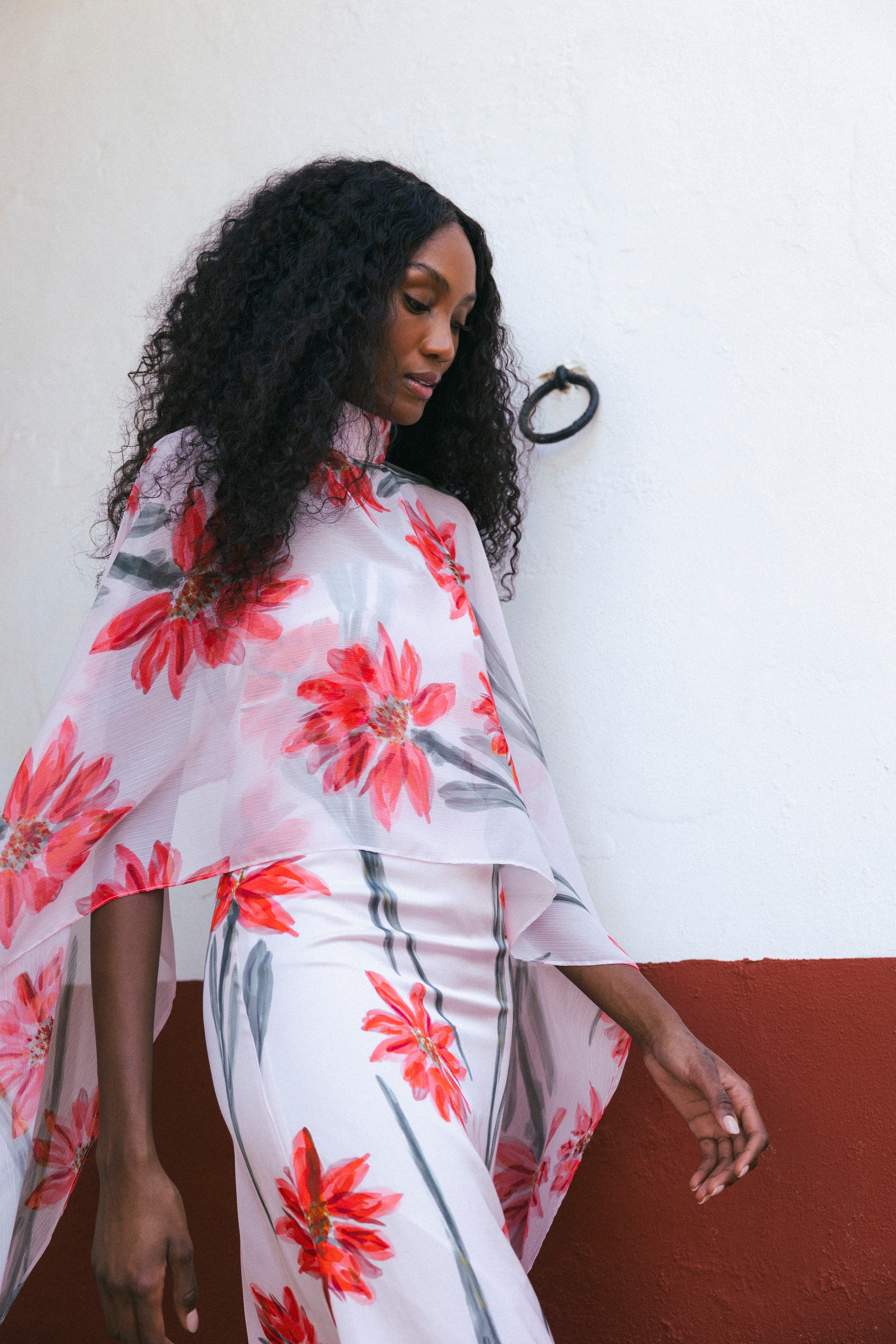 Vestido Con Capa Fiona Crudo Flor Con Tallo Vest12-The Nook Store