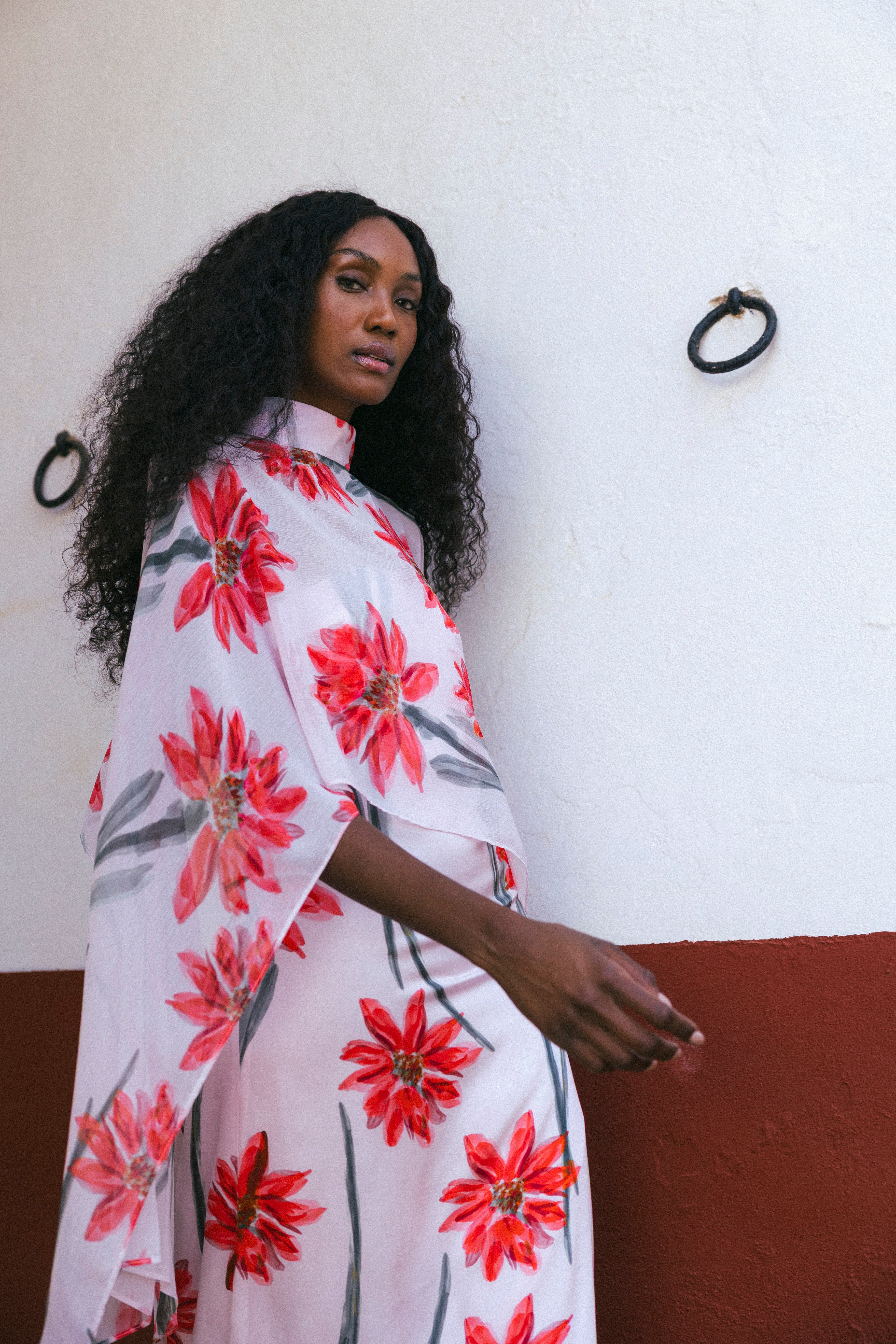 Vestido Con Capa Fiona Crudo Flor Con Tallo Vest12-The Nook Store