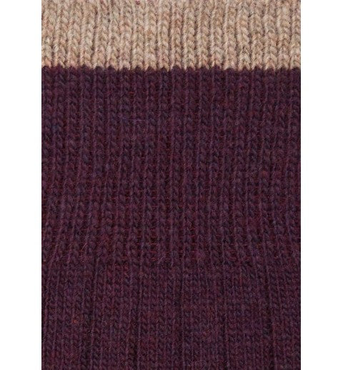 calcetin-de-cana-alta-de-lana-con-cashmere-berenjena-beige (1)