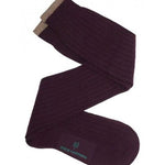 calcetin-de-cana-alta-de-lana-con-cashmere-berenjena-beige