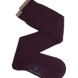 calcetin-de-cana-alta-de-lana-con-cashmere-berenjena-beige