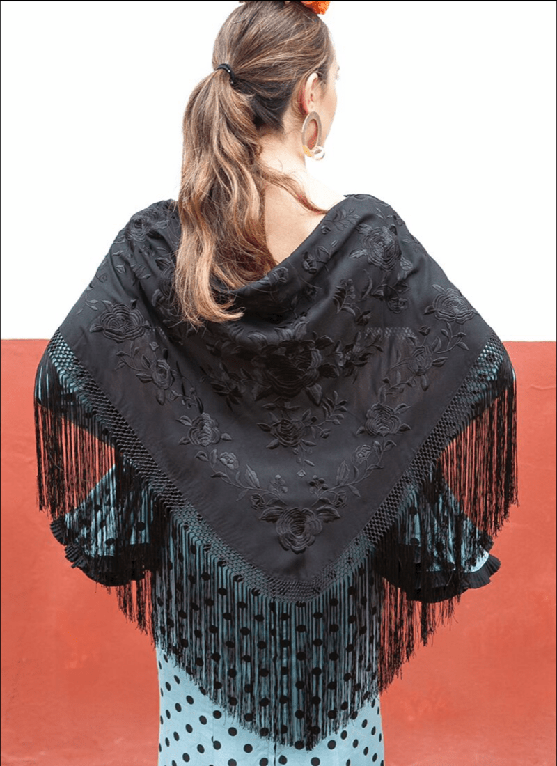 Mantón Negro flores bordadas negras | Mantoncillos de flamenca | TNS