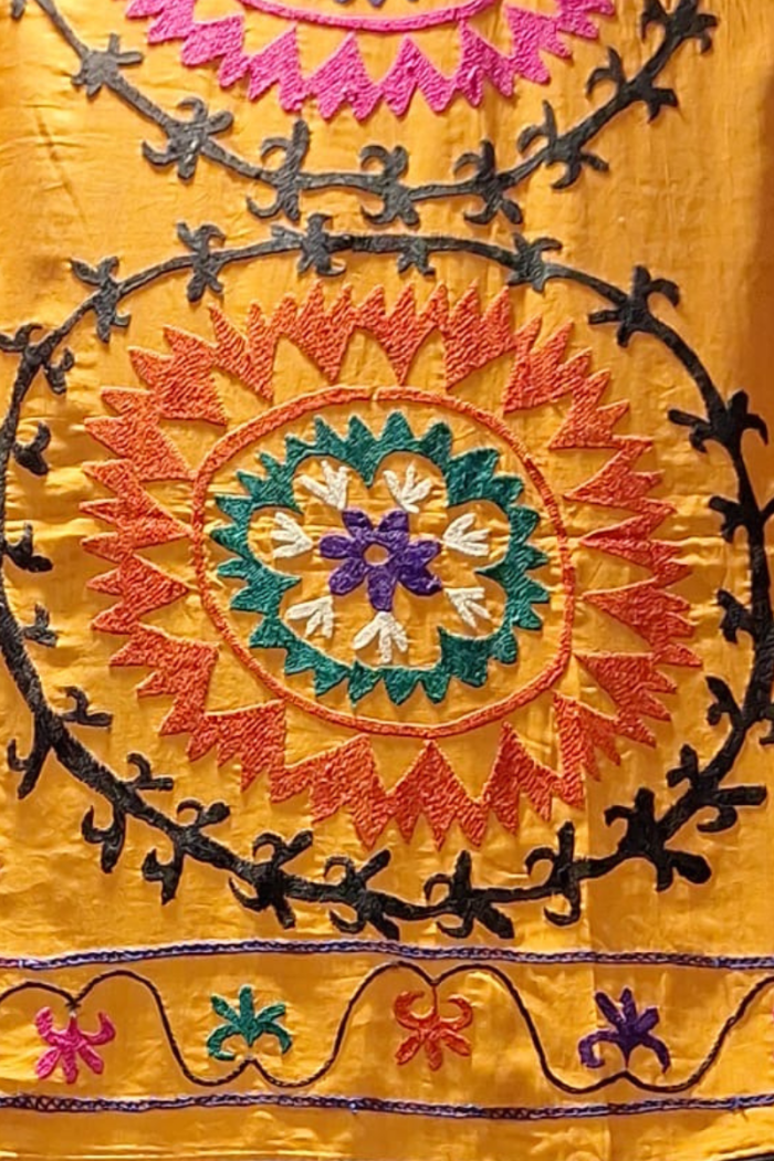 Suzani 38 (197x176cm)