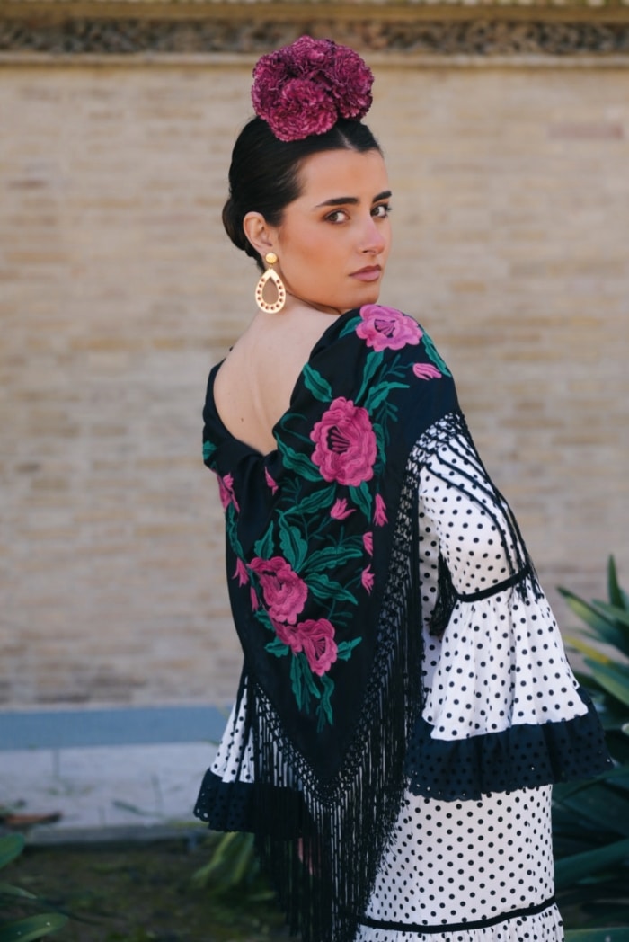 Mantón Gabriela Flores Buganvilla - Negro M267