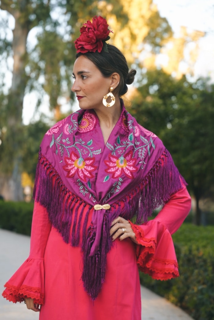 Mantón Camila Púrpura Ribete Rojo M465
