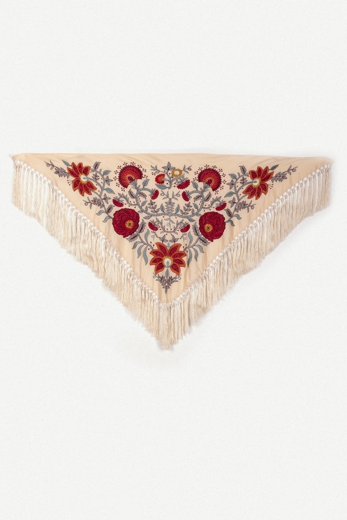 Mantón Camila Crudo Flor Roja M491