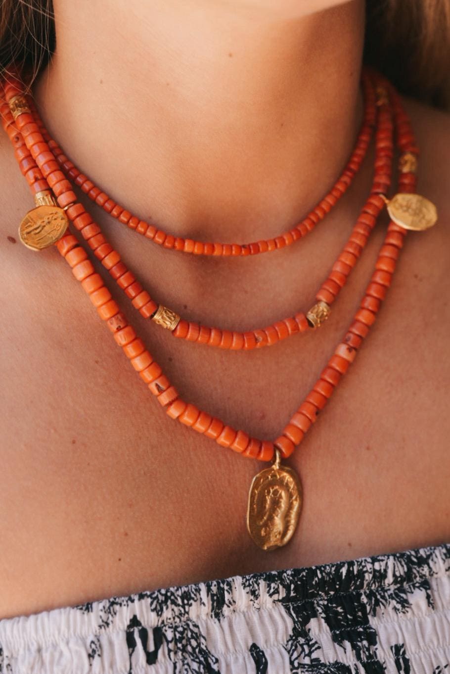 Collar Triple Coral Medallitas Egipcio